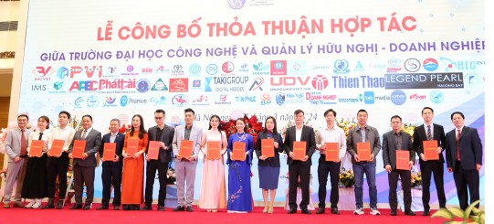 Trường đại học Công nghệ và Quản lý Hữu Nghị tặng laptop, miễn phí ký túc xá cho tân sinh viên