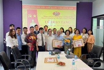 Đại học Hữu Nghị tổ chức Lễ kết nạp Đảng viên, Trao tặng huy hiệu 30, 40, 55 năm tuổi Đảng