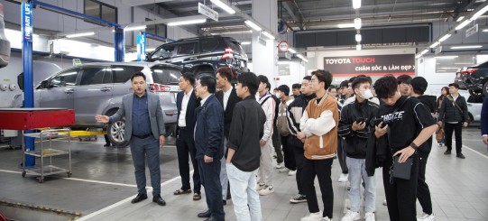 Trường Đại học UTM thăm và làm việc tại Công ty Toyota Hưng Yên