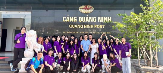 Chuyến đi thực tế của sinh viên khóa 12 ngành ngôn ngữ Anh tại Công ty Cảng Quảng Ninh